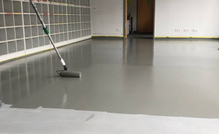 Sanierung von großflächigem PVC Fußboden mittels Spezialestrich
