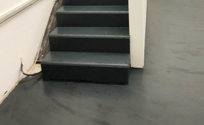 Kunststoff-Fußbodensanierung Augsburg: Sanierung ESD Fußboden mit Treppe